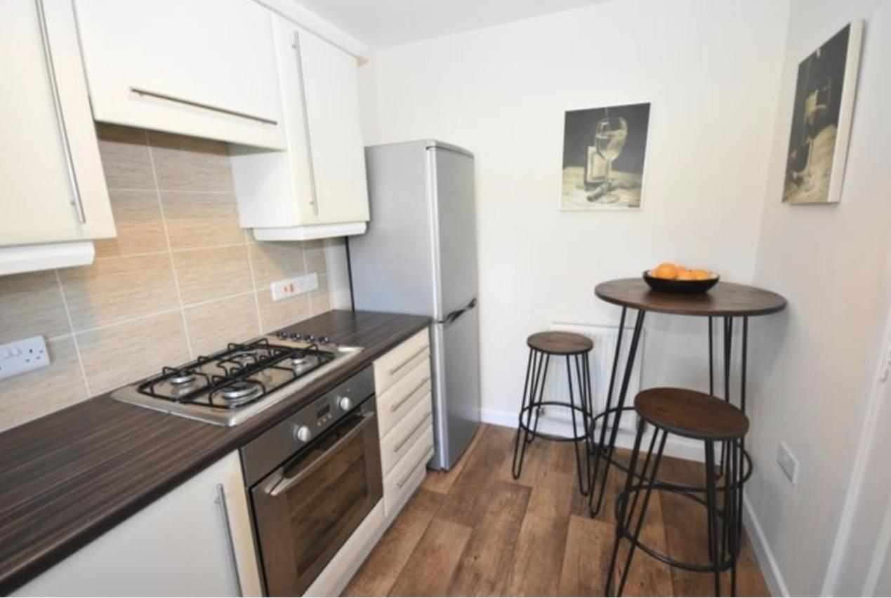 Brockwell - 2 Bed Modern Home, Near Centre